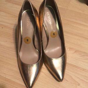 BCBG size 8 high heels